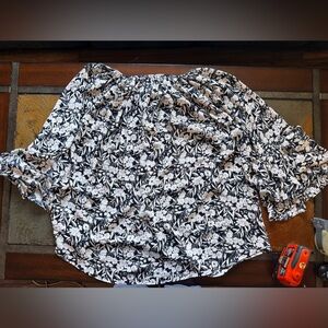 Chaps 3 xl black white floral demask round neck elastic belle sleeves office